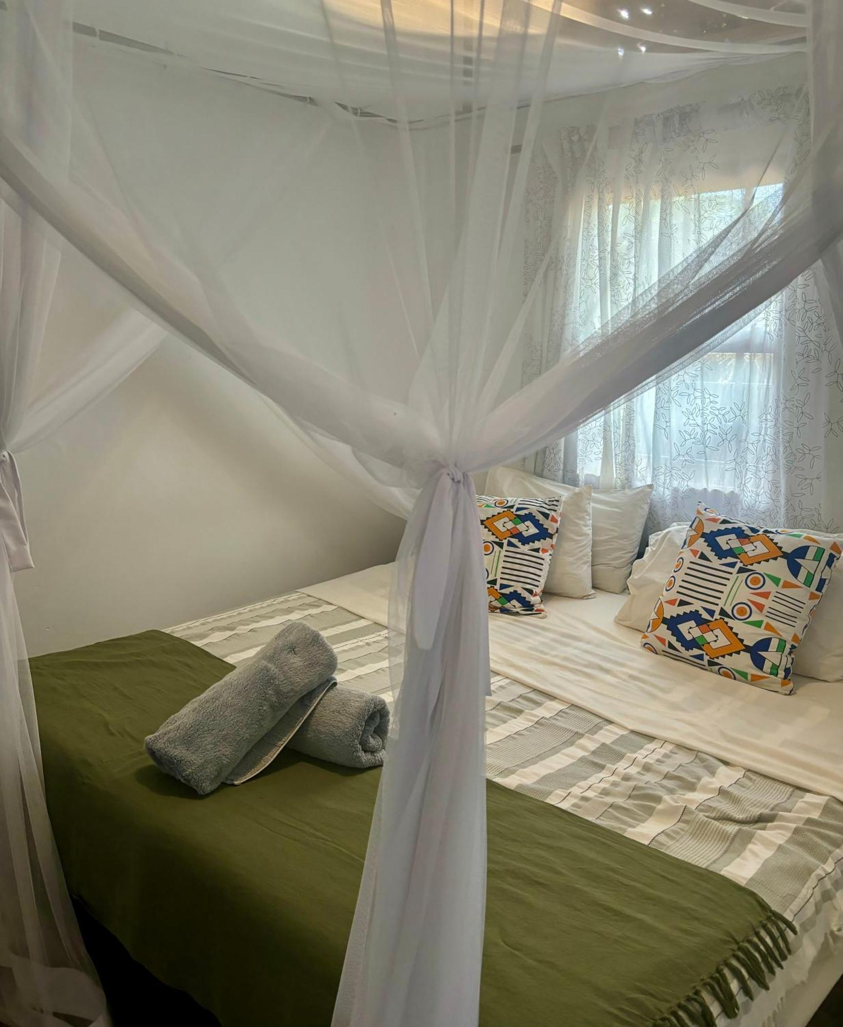 Bed and Breakfast 30 Wilson Джінджа Екстер'єр фото
